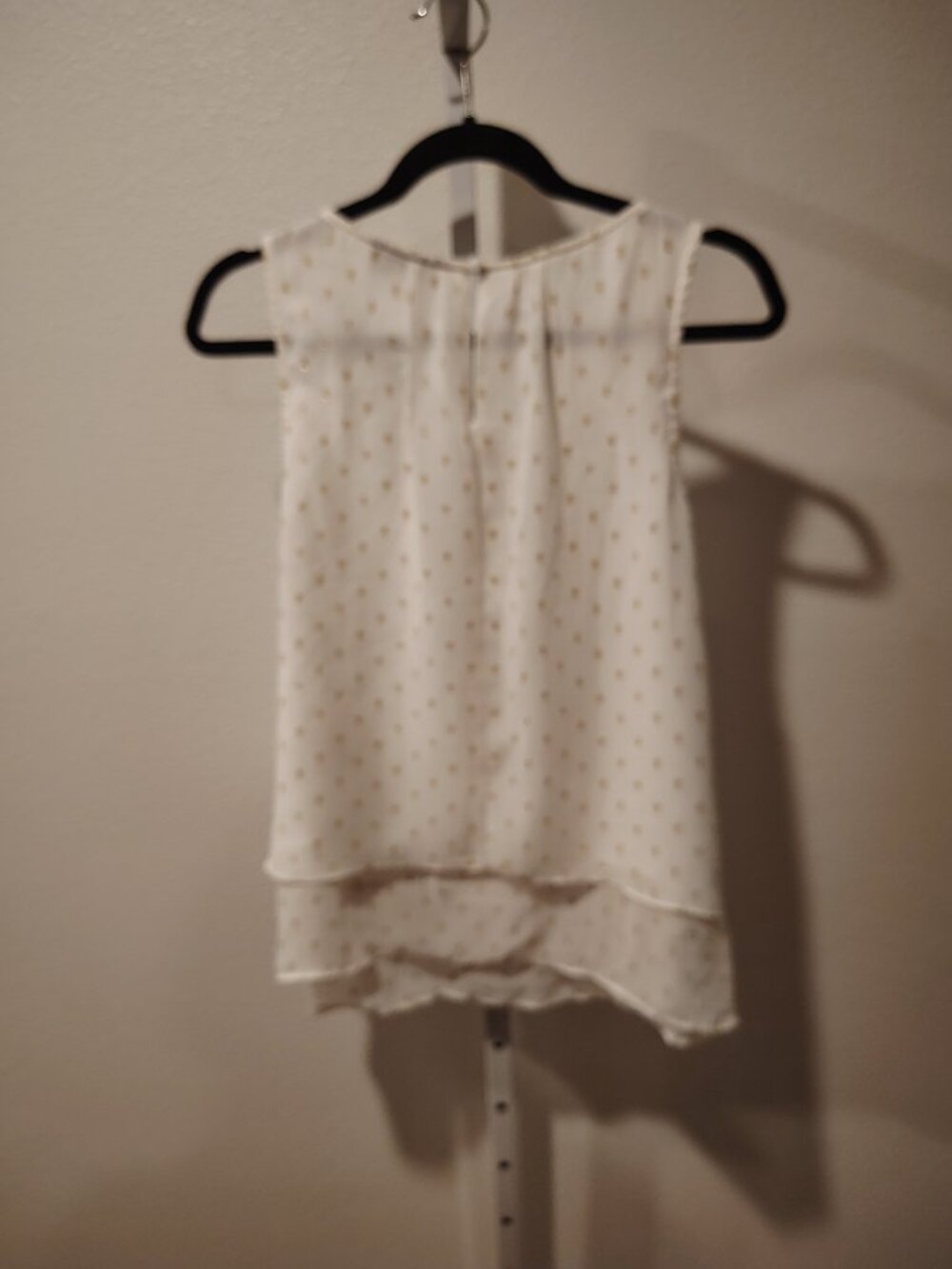 Apt. 9 Women's Tank Top Size Medium NWT Semi Sheer White Metallic Spots Layered - Picture 8 of 11